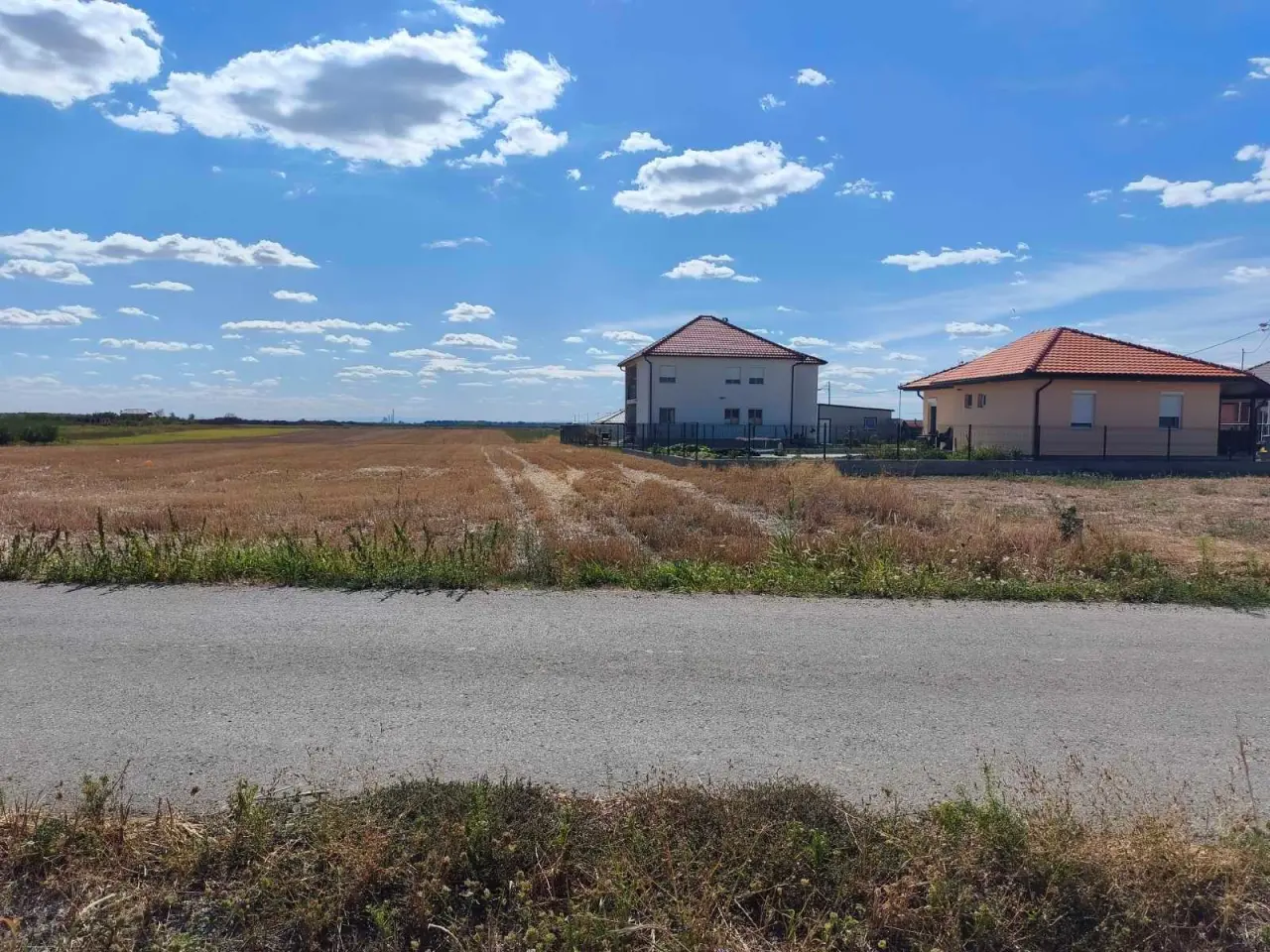 Bečmen, Surčin - građevinski plac 14 ari - Surčin